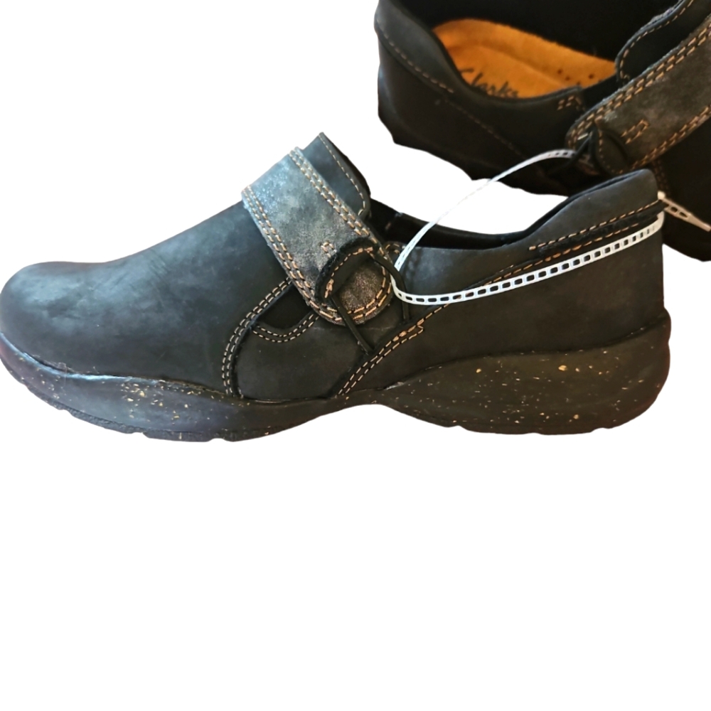 Clarks Women Roseville Dot Slip on Size  7M